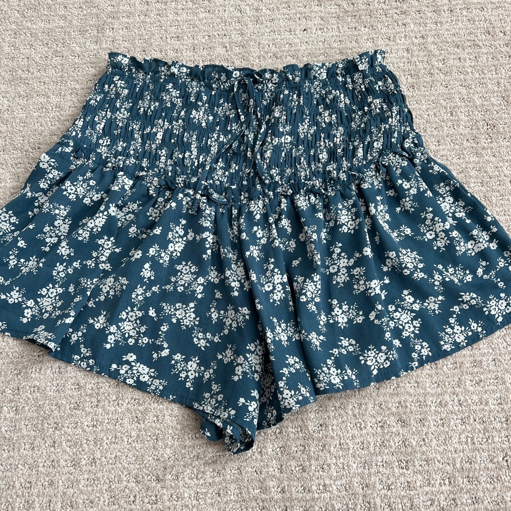 She X Sky Floral Shorts⭐️